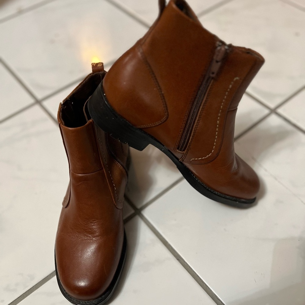 Earth Shoe Zip Up Boots, women’s size 8 leather Brown - Never Worn